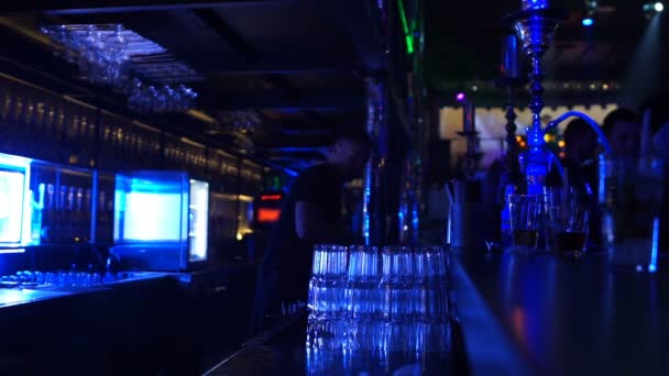Busy barkeeper working at bar counter in night club, lifestyle, slow-motion — Stock Video