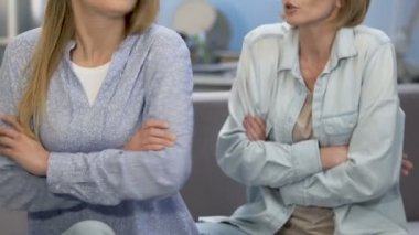 Kavga anne ve genç kızı, aile çatışması, asi çocuğu arasında