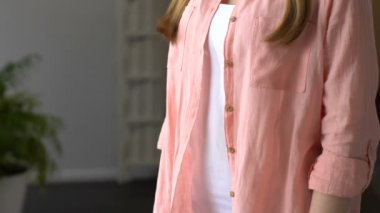 Erkek güven verici kız, karı koca kucaklama, ilişkiler, destek sevgi dolu