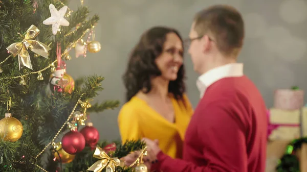 Mutlu Sevgi Dolu Çift Dans Noel Partisi Beraberlik Sihirli Anlar — Stok fotoğraf