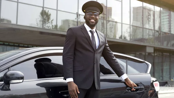 Vip Passenger Taxi Driver Politely Opening Car Door His Client — Stock Photo, Image