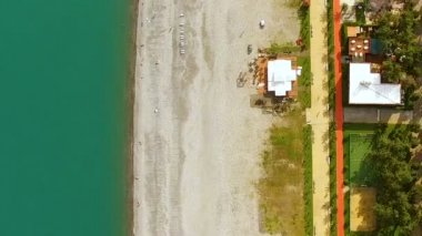 Yumuşak kum ve güzel su Yalı, yaz plaj tatil, turizm boyunca