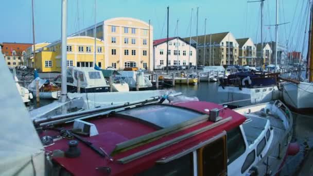 Роскошные Парусные Лодки Гавани Нюхавн Водный Транспорт Городе Копенгаген Путешествия — стоковое видео