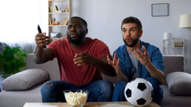 Futbol maç favori takım yenilgisinden tarafından hayal kırıklığına hayal kırıklığına izlemenizi