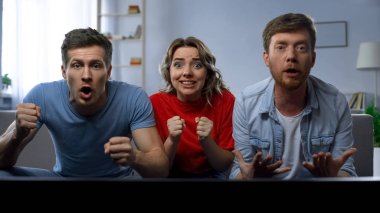 Neşeli çocuklar aktif destek favori futbol takımı, Aile aktivitesi, spor