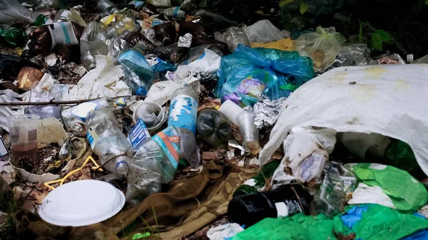 Pilha Lixo Plástico Tóxico Influência Consumismo Natureza Gestão Resíduos — Fotografia de Stock
