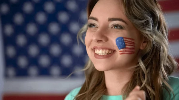Mulher Americana Feliz Apoiando Candidato Político Celebrando Close Vitória — Fotografia de Stock