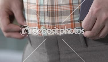 Pantolon askısı üzerinde şık beyefendi, kumaş tasarım koyarak Büyükbaba