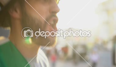 Milli futbol takımı destekleyen boynuz içinde üfleme ilahi aktif futbol fan