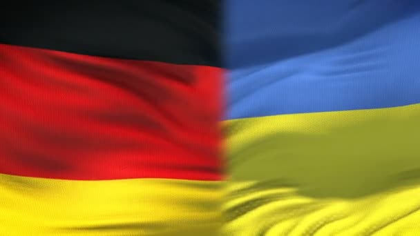 Almanya ve Ukrayna el sıkışma Uluslararası dostluk ilişkilerini arka plan bayrak — Stok video