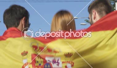 Neşeli İspanyol arkadaşlar aktif olarak Milli takım, uyuşuk destekleyen atlama