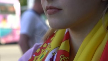 İspanyol milli futbol takımının ayakta kaybı özniteliklerini üzgün kadın