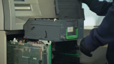 Banka çalışanlarının dolar para ile yetkili erişim Atm vakaları Yenileyici