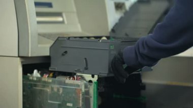 Euro para birimiyle, yetkili erişim Atm vakaları Yenileyici banka işçi