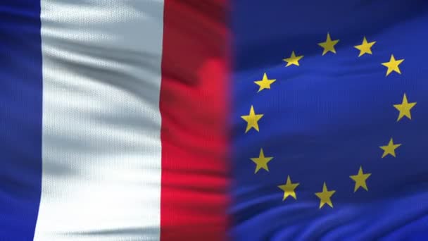 Frankreich und Europäische Union Händedruck, internationale Freundschaft, Flaggenhintergrund — Stockvideo