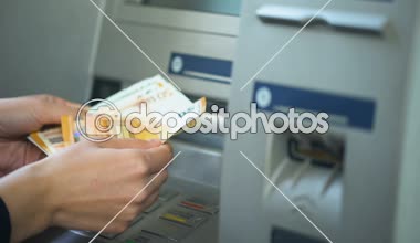 Euro Atm üzerinden geri sayma, para çanta, kolaylık koyarak kadın