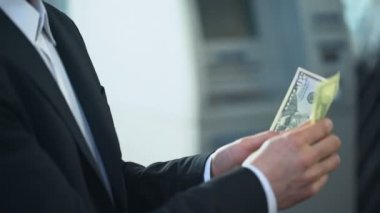 Erkek dolandırıcılık eller iştahla dolar, yasadışı iş, saadet sayma
