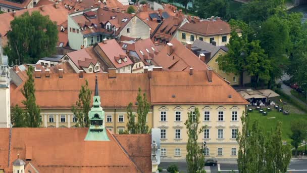 Avusturya'da, turistik, hava panorama Melk kent kırmızı çatılar — Stok video
