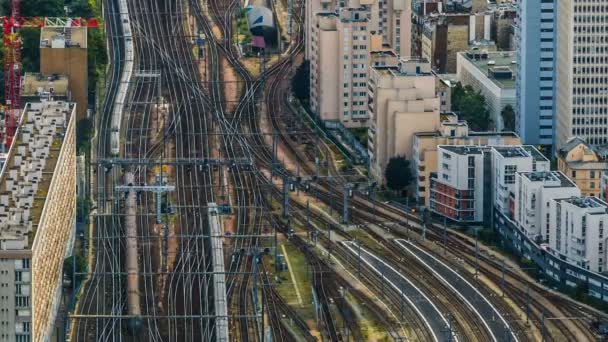 Järnvägsspåren vid Europas stora tåg station, transportinfrastruktur, resa — Stockvideo