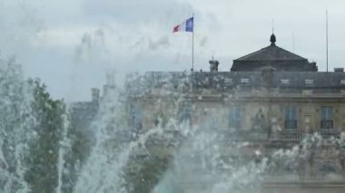 Paris'teki Lüksemburg Sarayı'nın görünümü ile çeşme, gezi turuna, Fransa