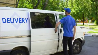 Van, sevk irsaliyesi servis parsel erkek teslim işçi alma karton kutu