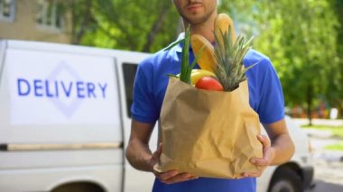Pazar işçi veren bakkal çantası, malları teslim hizmeti, hızlı yemek siparişi