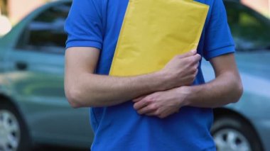 Belge paketi, Şirket teslimat hizmeti, kapıdan kapıya vererek kurye nakliye