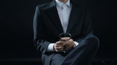 Rüşvet, kaçınılmaz ceza, yasadışı anlaşma almaya reddederek kelepçe ile erkek