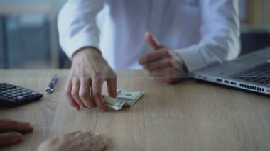 Dolar alış verişi Rus ruble, Döviz işlem, değiştirici servisi için adam