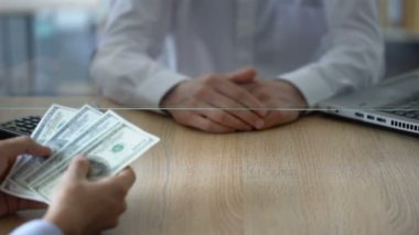 Banka kasiyer doları banknot, Döviz Alım Satım kısıtlamaları değiştirmek reddediyor