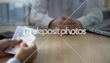 Euro banknot, Döviz Alım Satım kısıtlamaları değiştirmek reddeden banka kasiyer