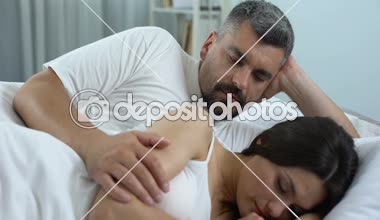 Sevgili dostum, nazik ilişkisi, evlilik ihale öpücüklerden uyanma kadın