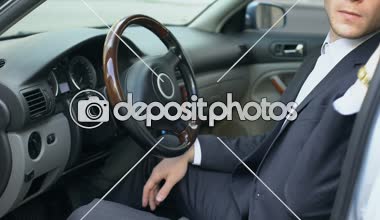 Araba, emniyet konsepti, trafik kurallarına uyum emniyet kemeri takan adam