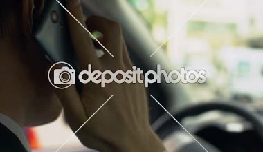 İstemci, oturan meşgul gün, geri arama, otomatik ile telefonda konuşurken araba sürücüsü