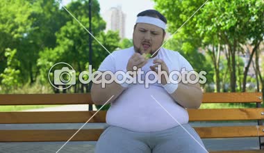 Şişman adam Burger Park, abur cubur, sağlıksız yaşam tarzı bağımlılığı hayran