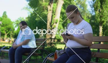 Güvensiz şişman adam güzel kadın, deneyimsiz hakkında bilgi almak için çok utangaç