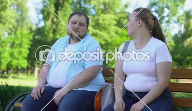 Bilge obez adam ilginç hikayeler güzel kız, kendine güven söylüyor