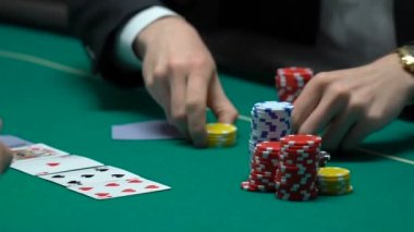 Deneyimsiz kumarbaz kombinasyonu kaybetme bahis yapar, casino kâr alır