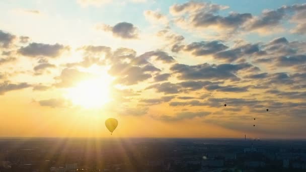 Hot air ballooning, marvelous cloudy sky with bright sun, flight to meet dream — Stock Video