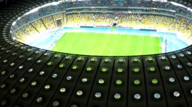 Kiev, Ukrayna, havadan görünümü olimpik stadyum üzerinde oyun oynayan futbolcular