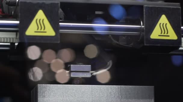 Impresora 3d que hace objeto tridimensional, tecnologías modernas en la fabricación — Vídeo de stock