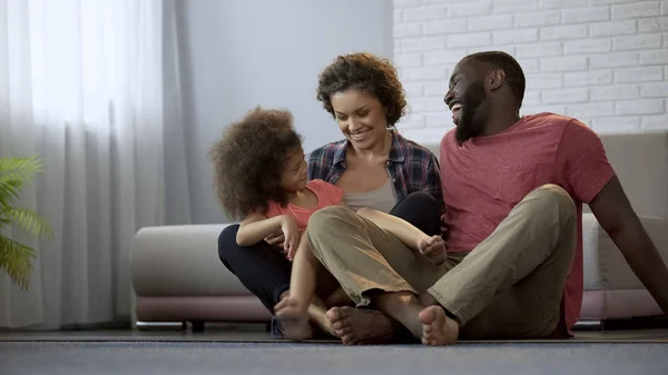 Multiracial Family Sitting Together Laughing Spending Nice Time Together — Stock Photo, Image
