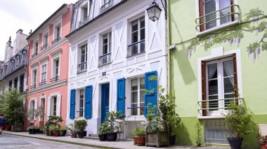 Paris, tarihi cazibe Rue Cremieux Caddesi üzerinde eski moda evleri