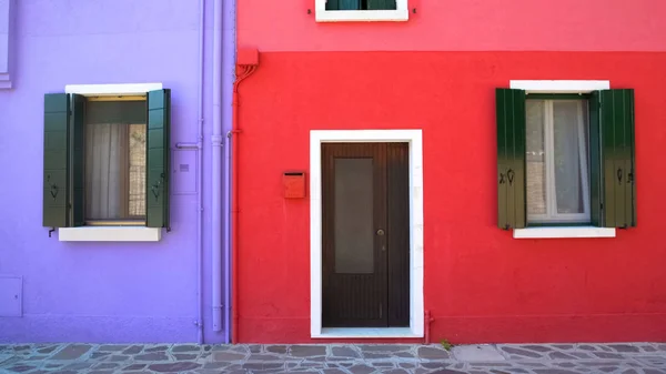 Increíbles Edificios Coloridos Isla Burano Casas Púrpuras Rojas Venecia — Foto de Stock