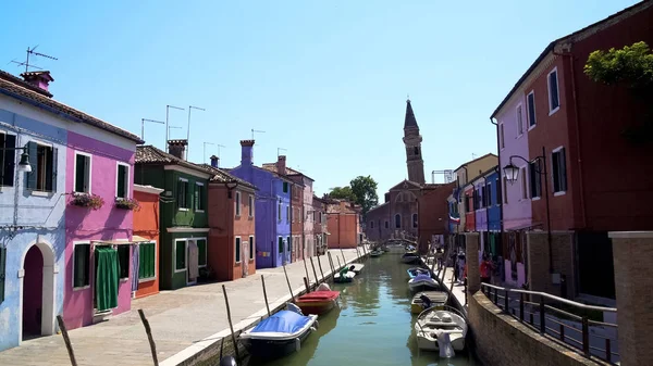 Tourists Walking Beautiful Street Colorful Houses Burano Venice — Stock Photo, Image
