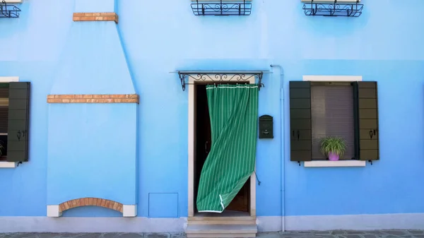 Casa Azul Claro Brillante Edificios Coloridos Isla Burano Venecia Turismo — Foto de Stock