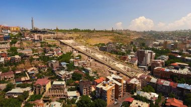 Erivan, basamaklı merdiven ve binaların havadan görünümü heyecan verici turizm