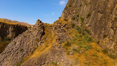 Taşlı bazalt kayalar ve derin gorge, Ermenistan manzara, eko-turizm, seyahat