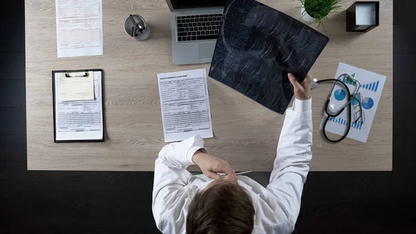 Omurga tarama, analiz nörolog hasta hastalık için Tanılama hakkında düşünme