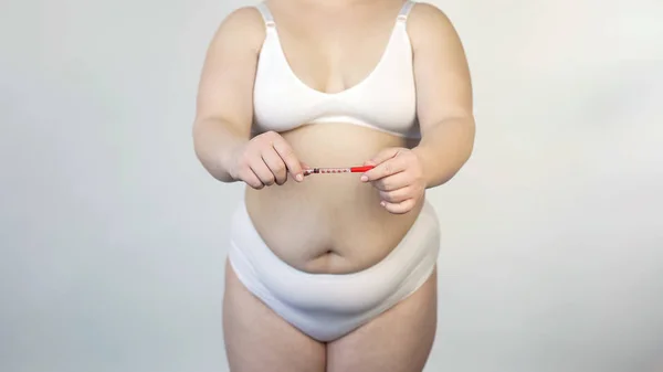 Conseguenze Dell Obesità Donna Grassoccia Con Siringa Insulina Diabete Mellito — Foto Stock